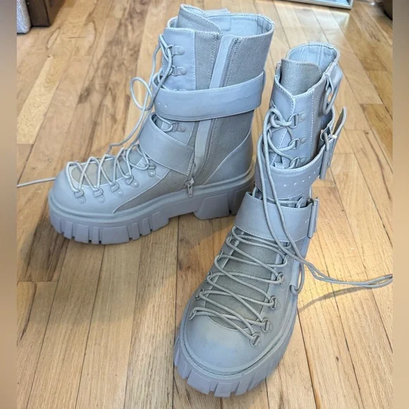NEW Dolls Kill Club Exx Low Traitor Boots - Light Gray 10 - Picture 2 of 4